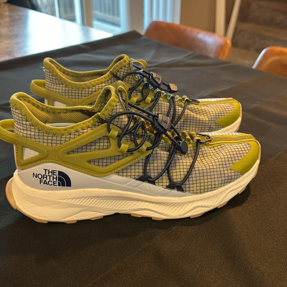 Like new North Face trail shoes.
